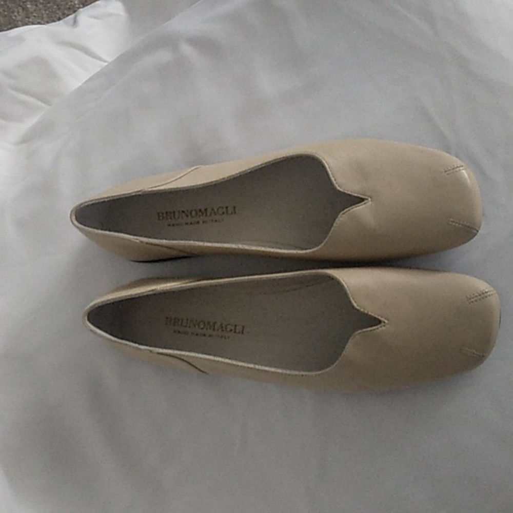 BRUNOMAGLI leather flats never worn 7A